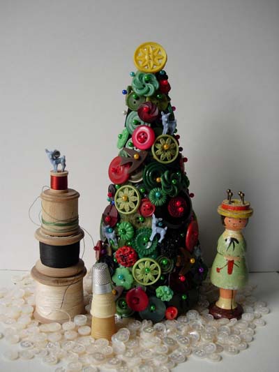 διακοσμητικό χριστουγεννιάτικο δέντρο με κουμπιά