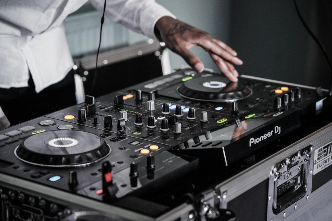 Mουσική και DJ